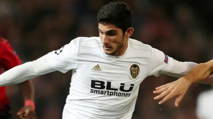 Gonçalo Guedes in action for Valencia.