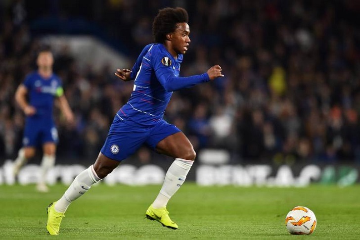 Willian in action for Chelsea.